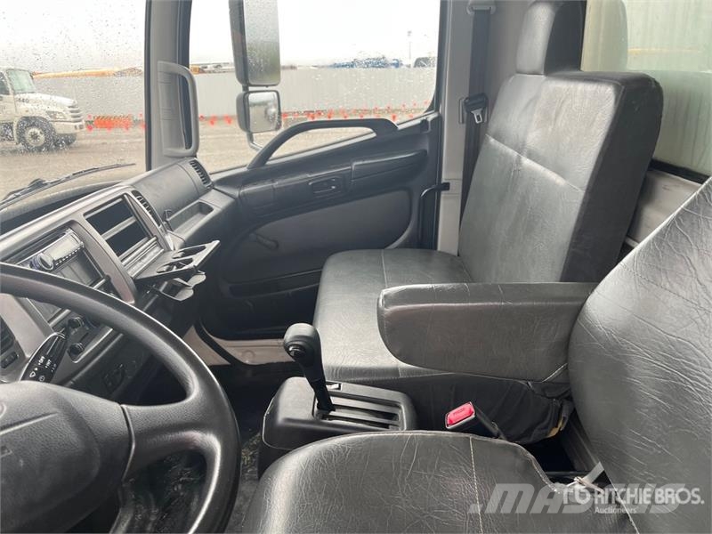 Hino 268 Camiões de caixa fechada