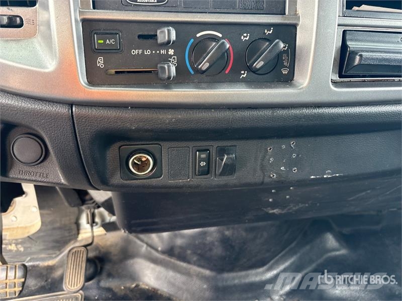 Hino 268 شاحنات ذات هيكل صندوقي