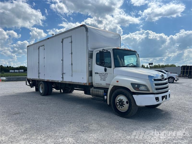 Hino 268 شاحنات ذات هيكل صندوقي