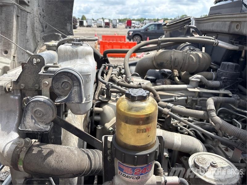 Hino 268 شاحنات ذات هيكل صندوقي