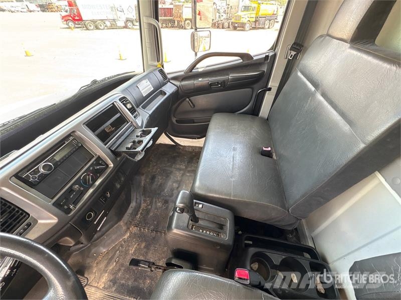 Hino 268 탑차 트럭