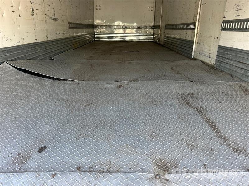 Hino 268 شاحنات ذات هيكل صندوقي
