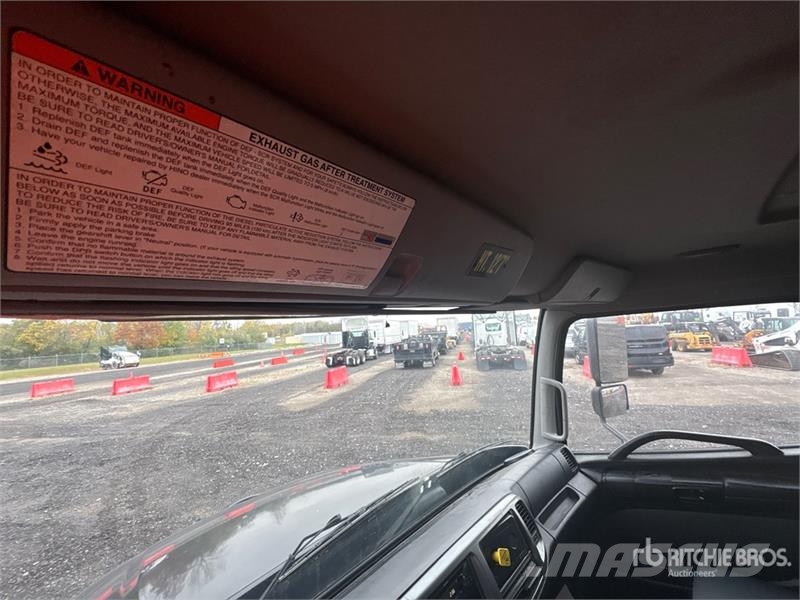 Hino 268 شاحنات ذات هيكل صندوقي