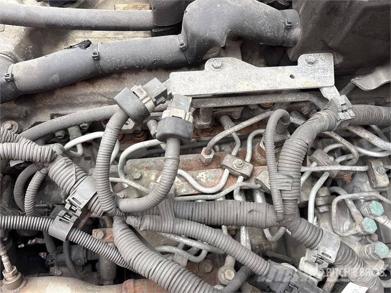 Hino 268 شاحنات ذات هيكل صندوقي