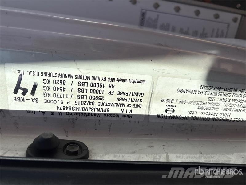 Hino 268 شاحنات ذات هيكل صندوقي
