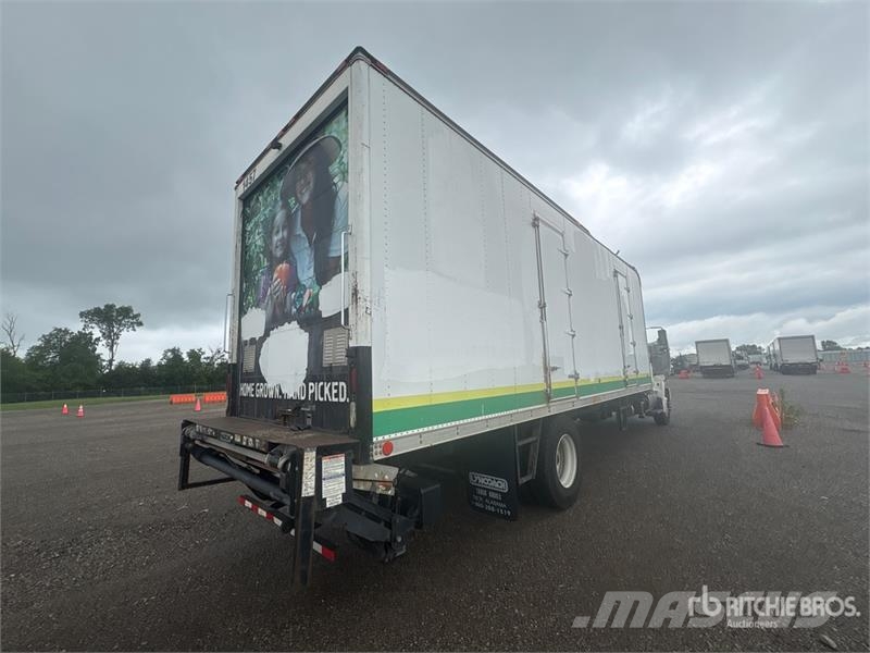 Hino 268 شاحنات ذات هيكل صندوقي