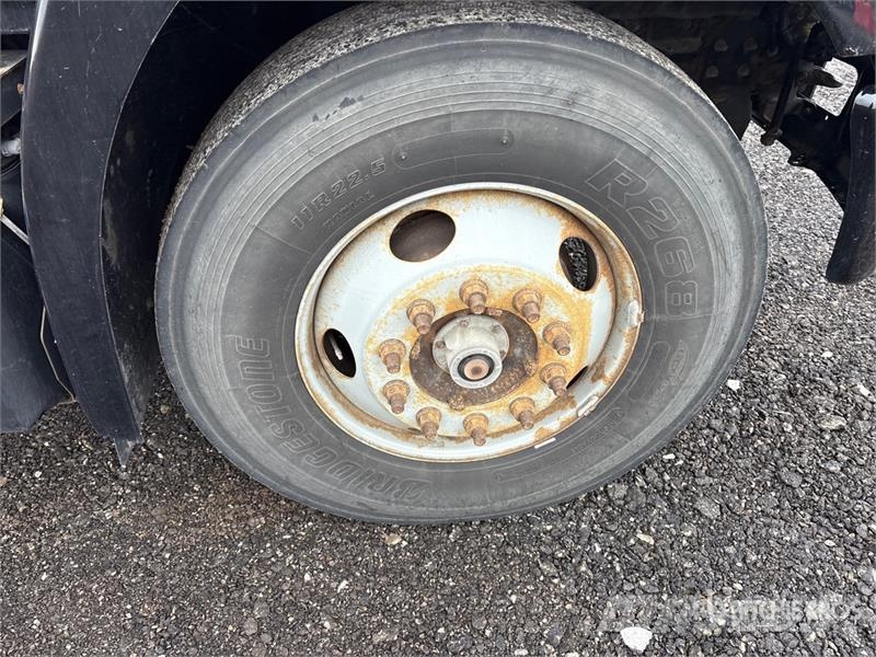 Hino 268 شاحنات ذات هيكل صندوقي