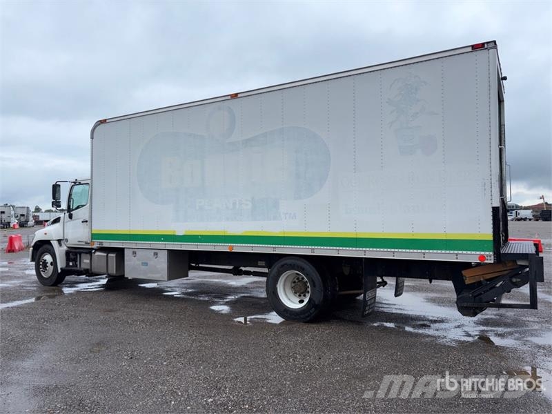 Hino 268 شاحنات ذات هيكل صندوقي