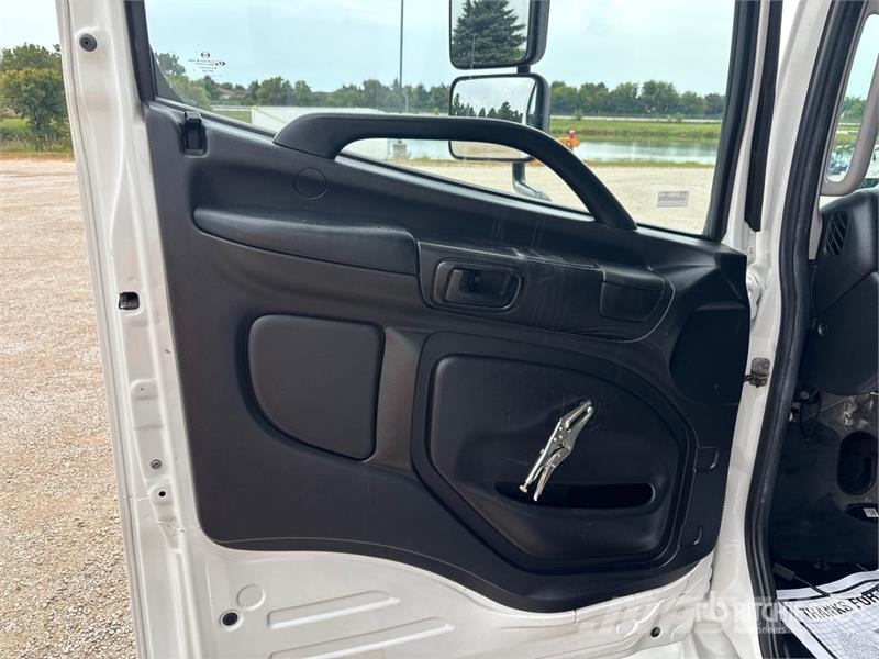 Hino 268 Bakwagens met gesloten opbouw