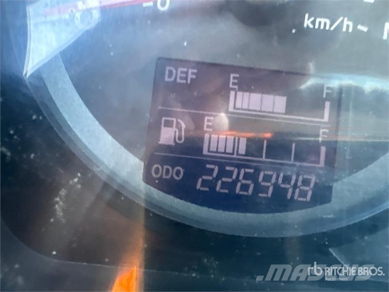 Hino 268 Camiones con caja de remolque