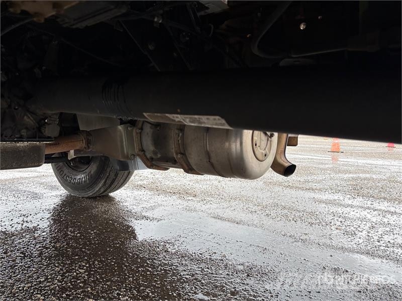 Hino 268 شاحنات ذات هيكل صندوقي