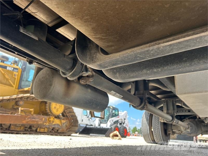 Hino 268 شاحنات ذات هيكل صندوقي
