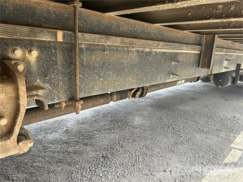 Hino 268 شاحنات ذات هيكل صندوقي