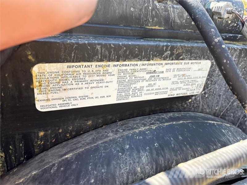 Hino 268 貨箱式卡車
