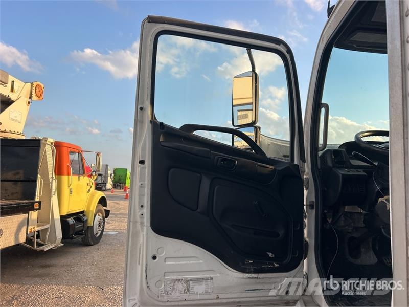 Hino 268 شاحنات ذات هيكل صندوقي