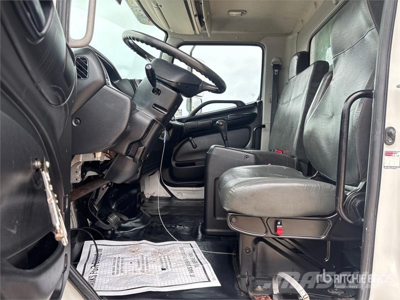 Hino 268 Bakwagens met gesloten opbouw
