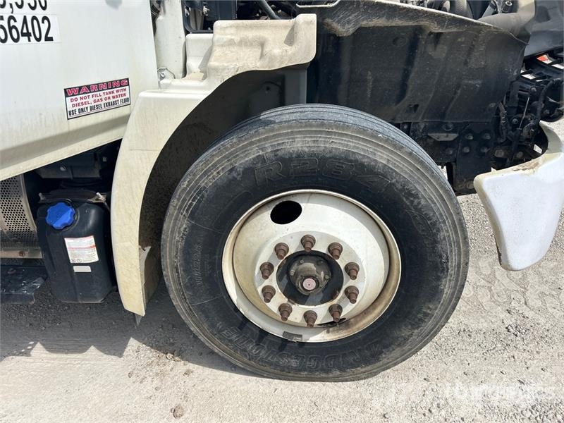 Hino 268 شاحنات ذات هيكل صندوقي