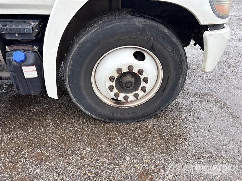 Hino 268 شاحنات ذات هيكل صندوقي