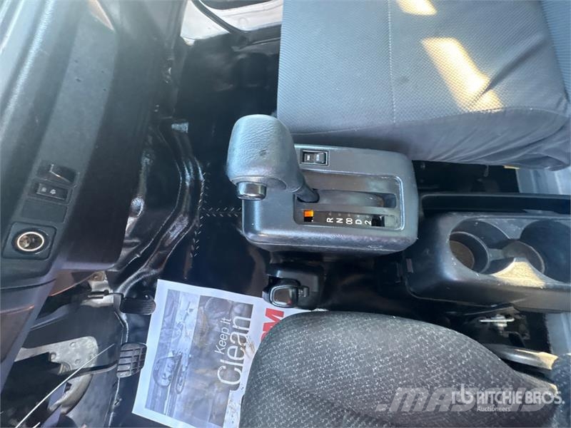 Hino 268 Грузовики-Фургоны
