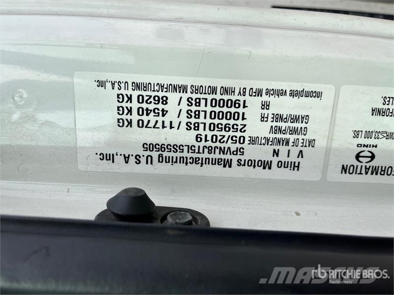 Hino 268 Грузовики-Фургоны