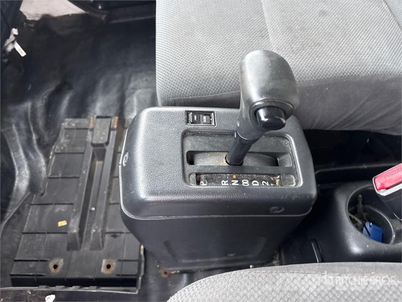 Hino 268 شاحنات ذات هيكل صندوقي