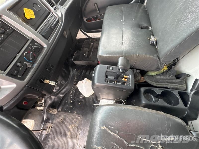 Hino 268 Dobozos teherautók
