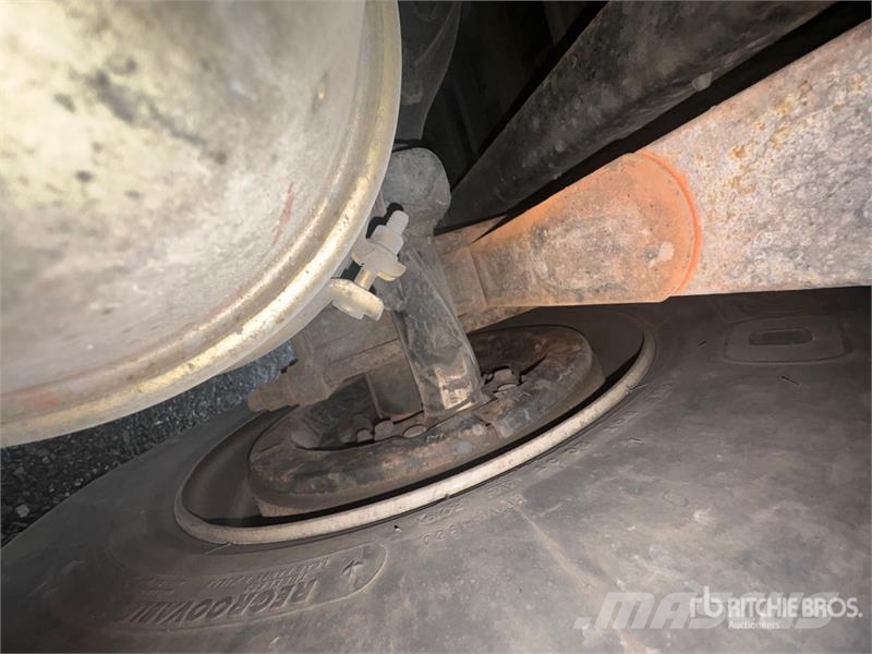Hino 268 شاحنات ذات هيكل صندوقي