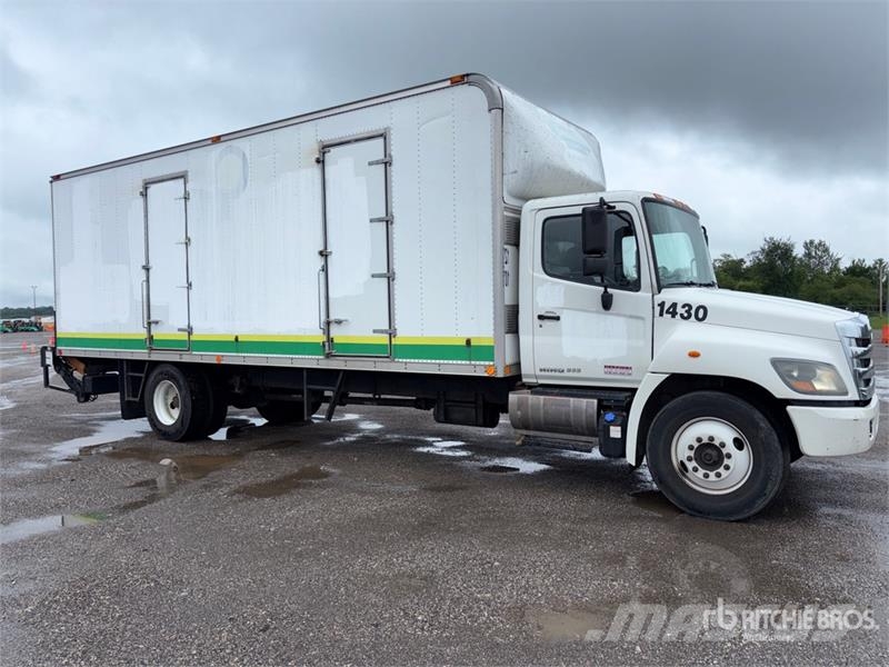 Hino 268 شاحنات ذات هيكل صندوقي