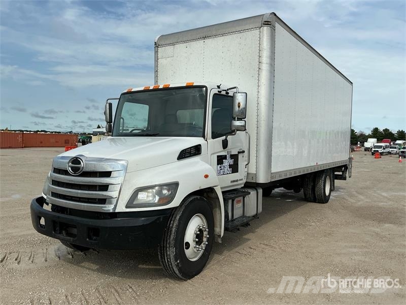 Hino 268 Camiões de caixa fechada