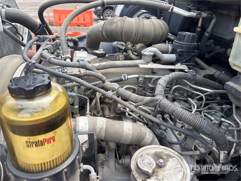 Hino 268 شاحنات ذات هيكل صندوقي