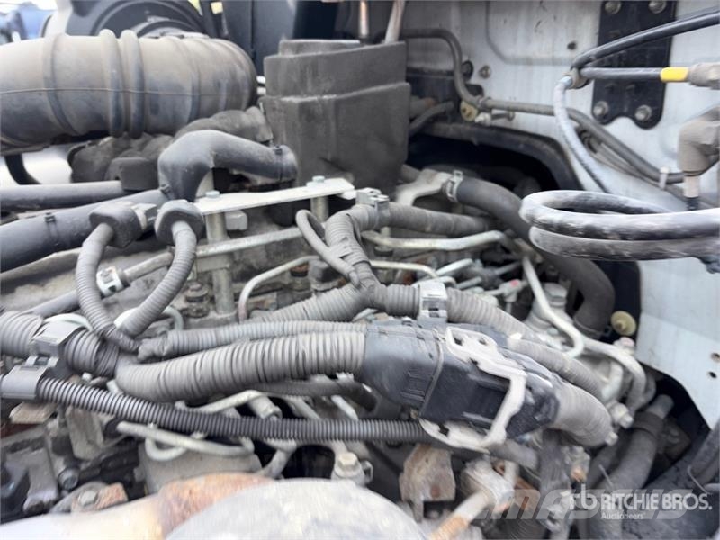 Hino 268 شاحنات ذات هيكل صندوقي