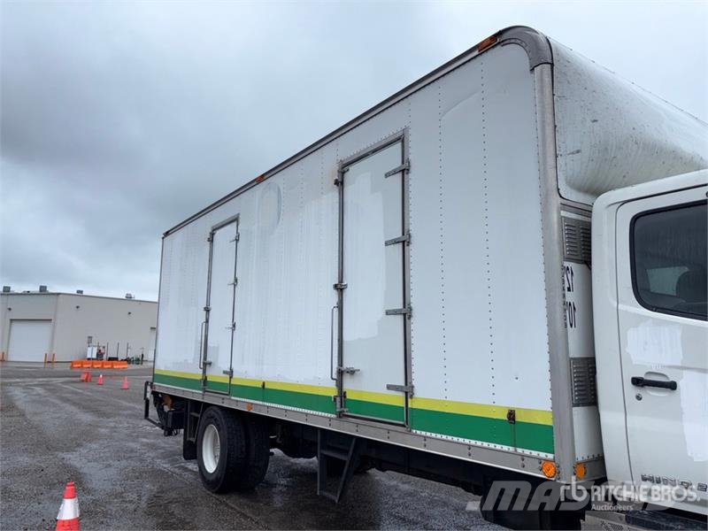 Hino 268 شاحنات ذات هيكل صندوقي