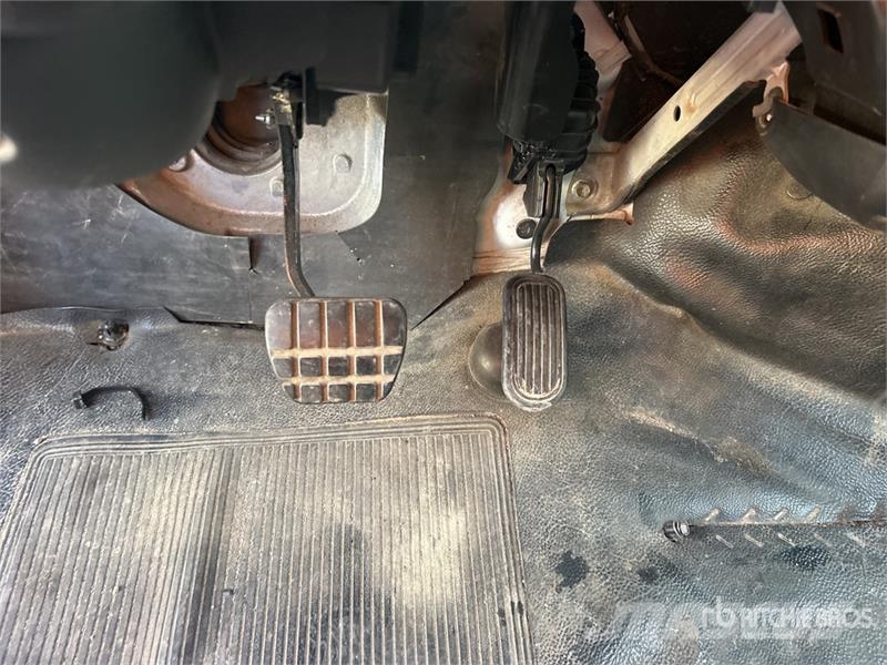 Hino 268 شاحنات ذات هيكل صندوقي