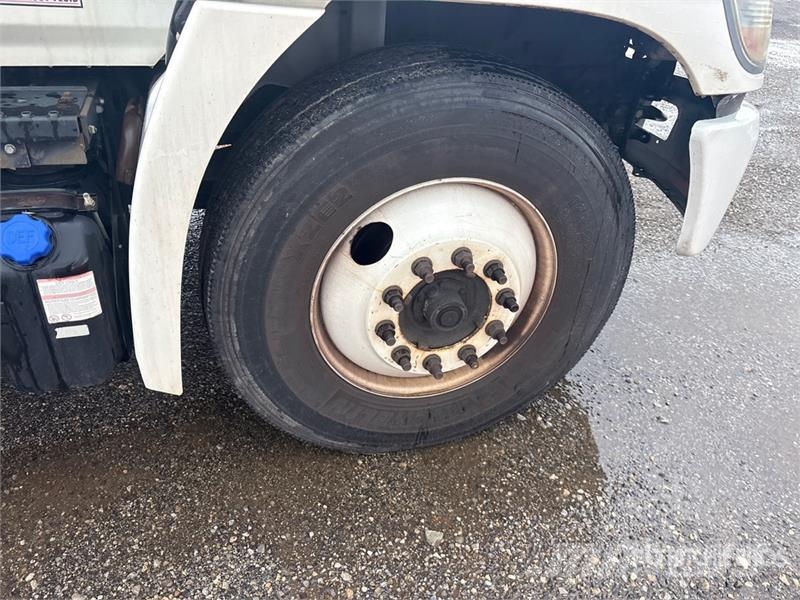 Hino 268 شاحنات ذات هيكل صندوقي