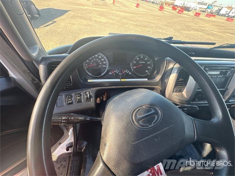 Hino 268 Грузовики-Фургоны