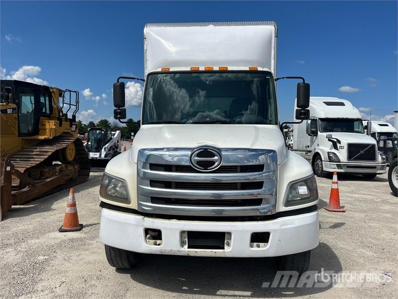Hino 268 شاحنات ذات هيكل صندوقي
