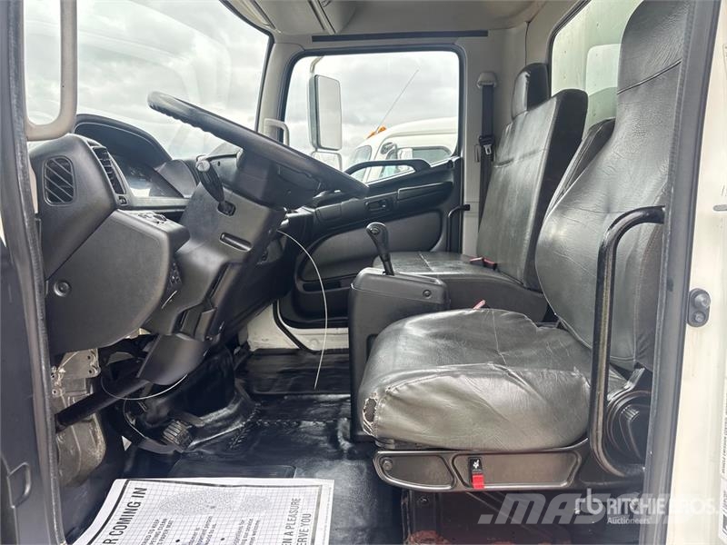 Hino 268 شاحنات ذات هيكل صندوقي