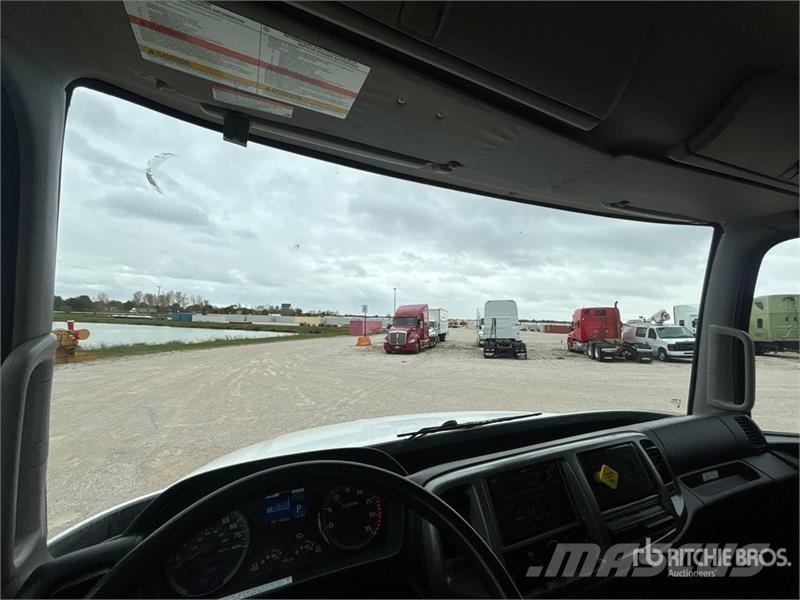Hino 268 شاحنات ذات هيكل صندوقي