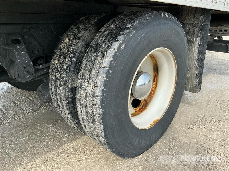 Hino 268 Camiões de caixa fechada