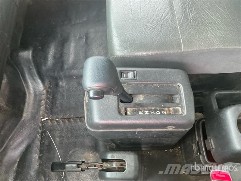 Hino 268 貨箱式卡車