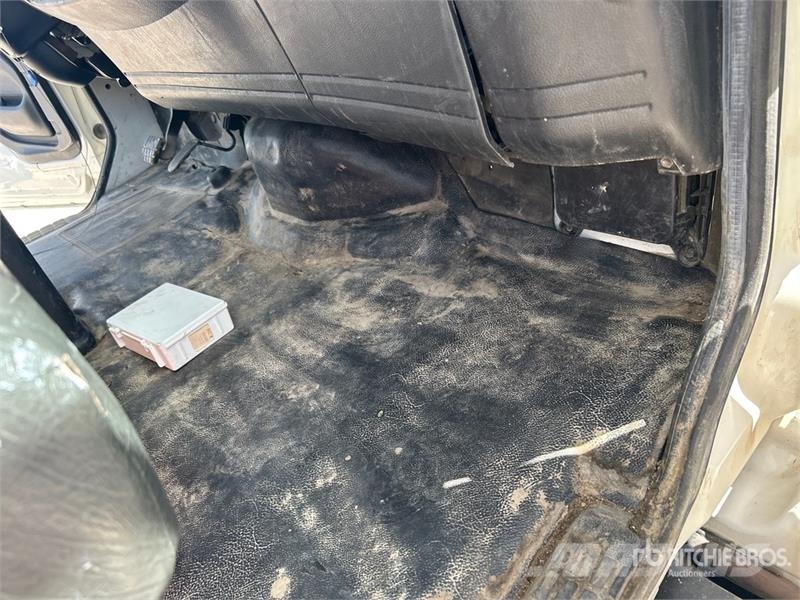 Hino 268 شاحنات ذات هيكل صندوقي