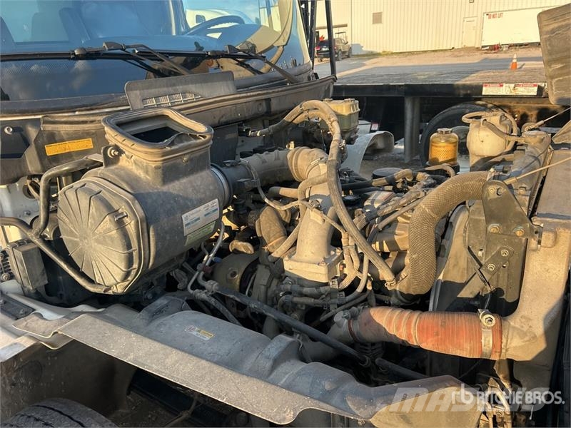 Hino 268 شاحنات ذات هيكل صندوقي