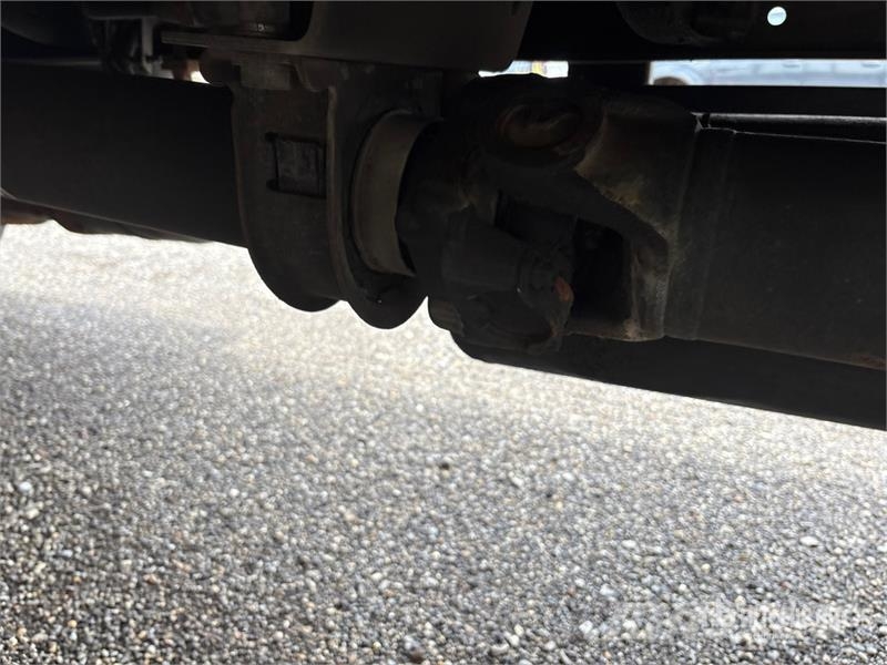 Hino 268 شاحنات ذات هيكل صندوقي