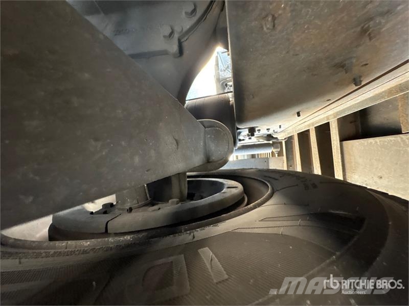Hino 268 貨箱式卡車