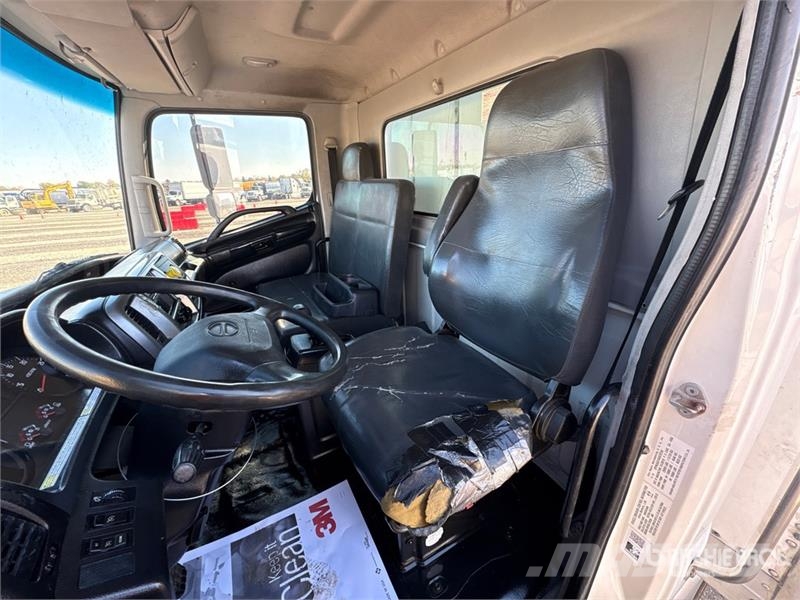 Hino 268 Camiones con caja de remolque