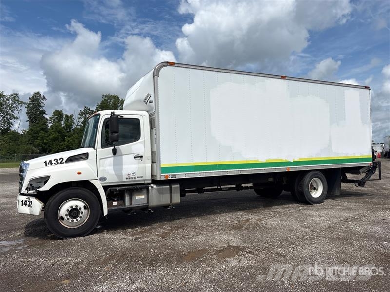 Hino 268 شاحنات ذات هيكل صندوقي