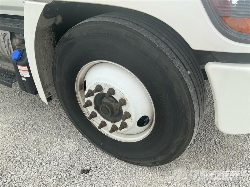 Hino 268 貨箱式卡車