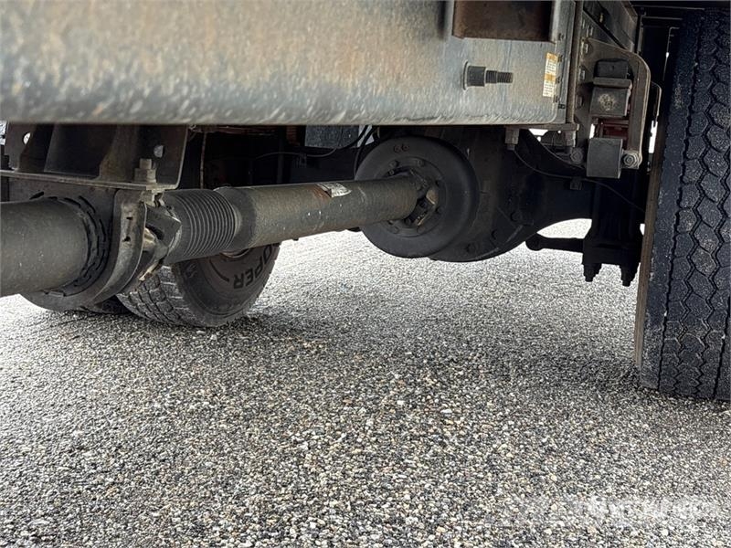 Hino 268 شاحنات ذات هيكل صندوقي