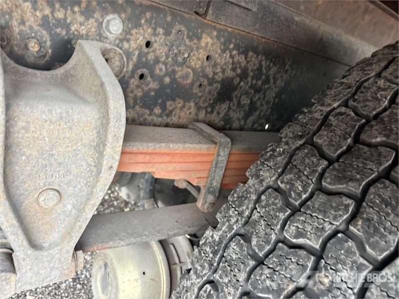 Hino 268 شاحنات ذات هيكل صندوقي