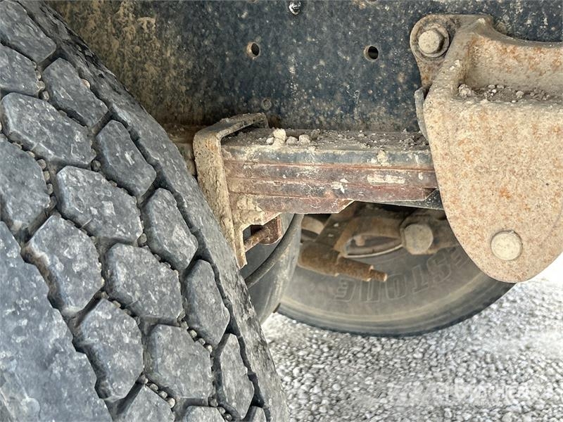 Hino 268 شاحنات ذات هيكل صندوقي